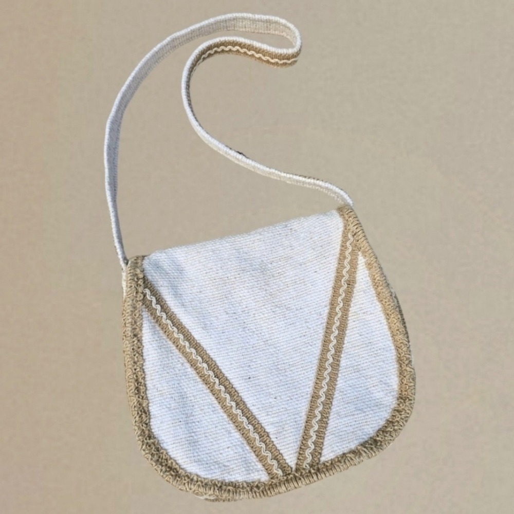 CARPETBAGS OF AMERICA Boho Off White‎ Woven Front Flap Bag